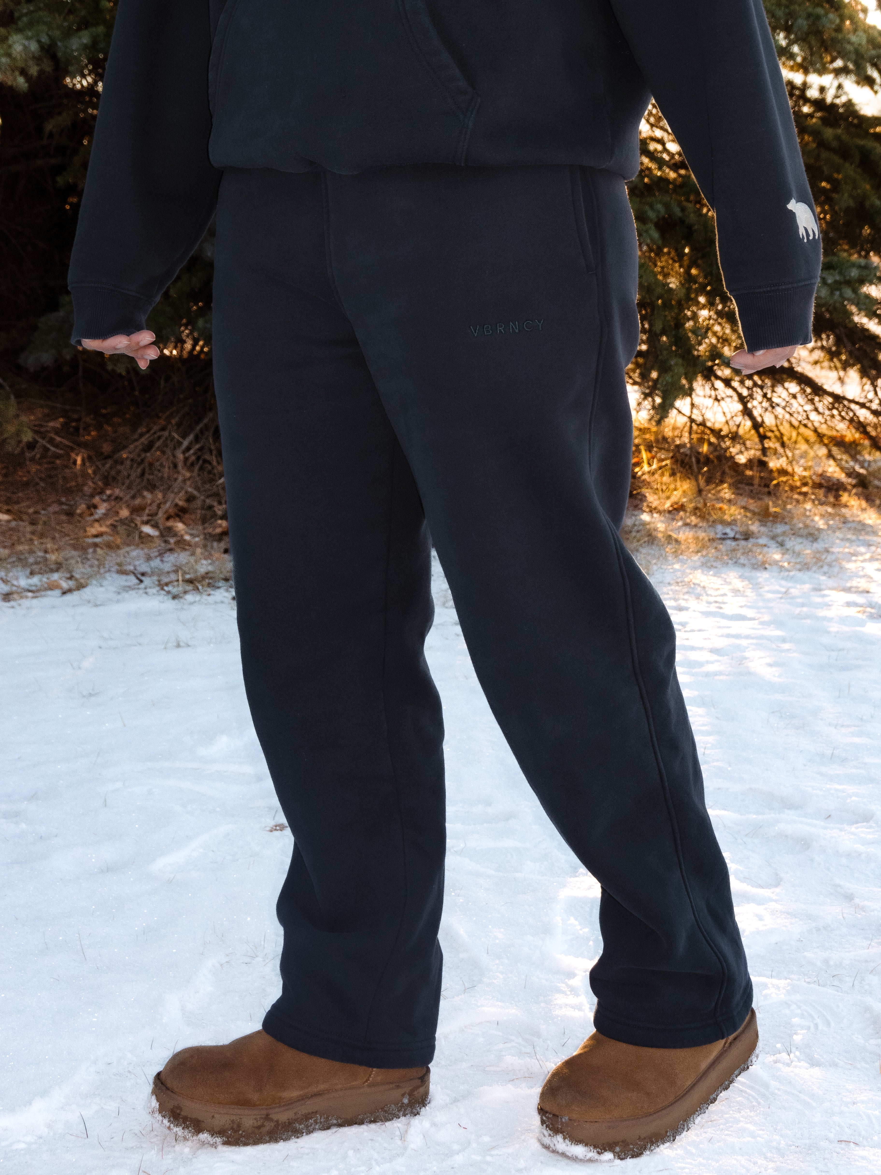 Travel The World - Dark Blue Sweatpants – VBRNCY